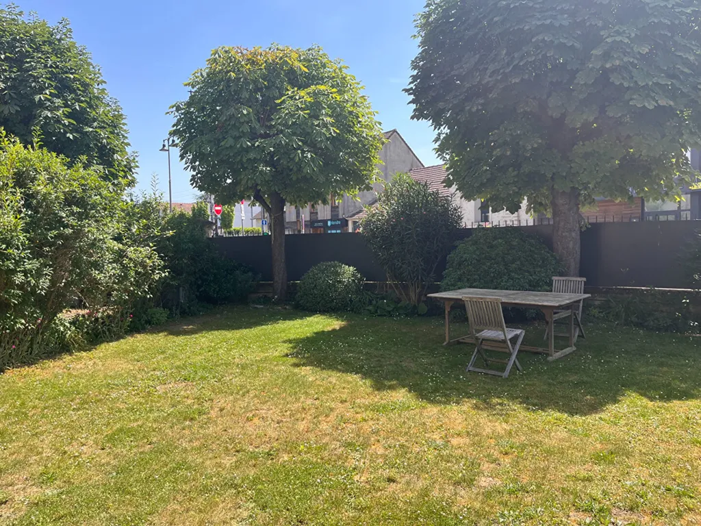 Jardin - Maison Familiale avec Jardin au Centre de Verneuil