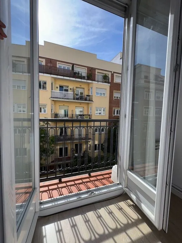 Rõdu - Amueblado Flat with Balcony in Nuevos Ministerios