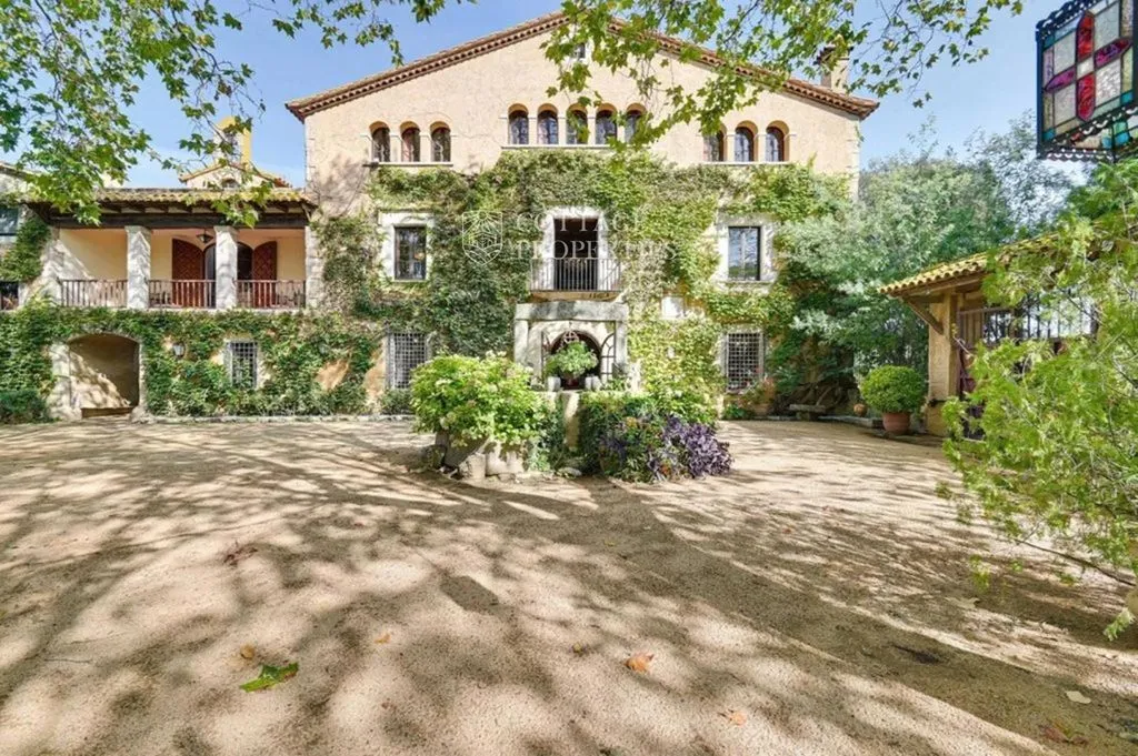 Aed - Luxury Farmhouse with Heritage in Llagostera