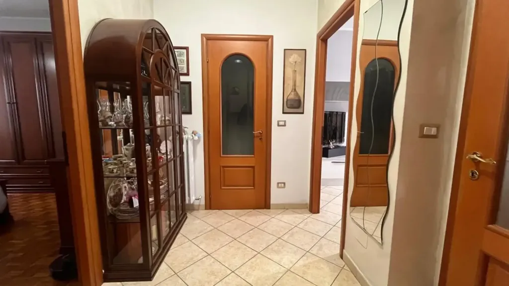 Entrée - Rearranged Apartment with Balcony in Beinasco