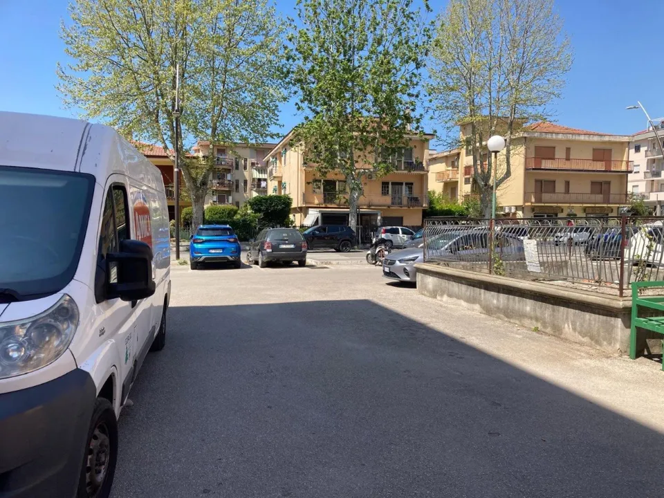 Välivaade - Commercial Unit with Parking in Capaccio Scalo