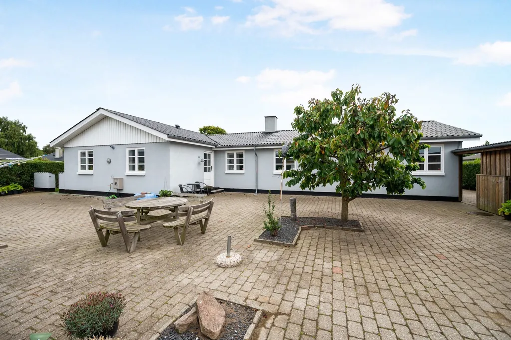 6-toaline maja asukohas Frederikshavn