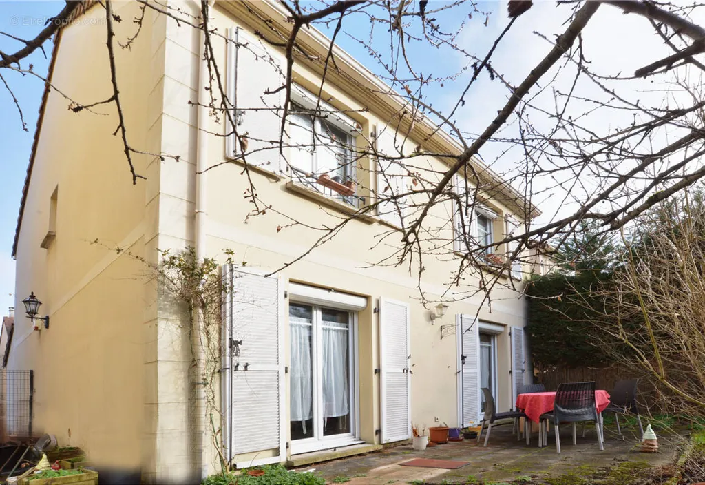 Terrazza - Modern House with Garden in Montgeron