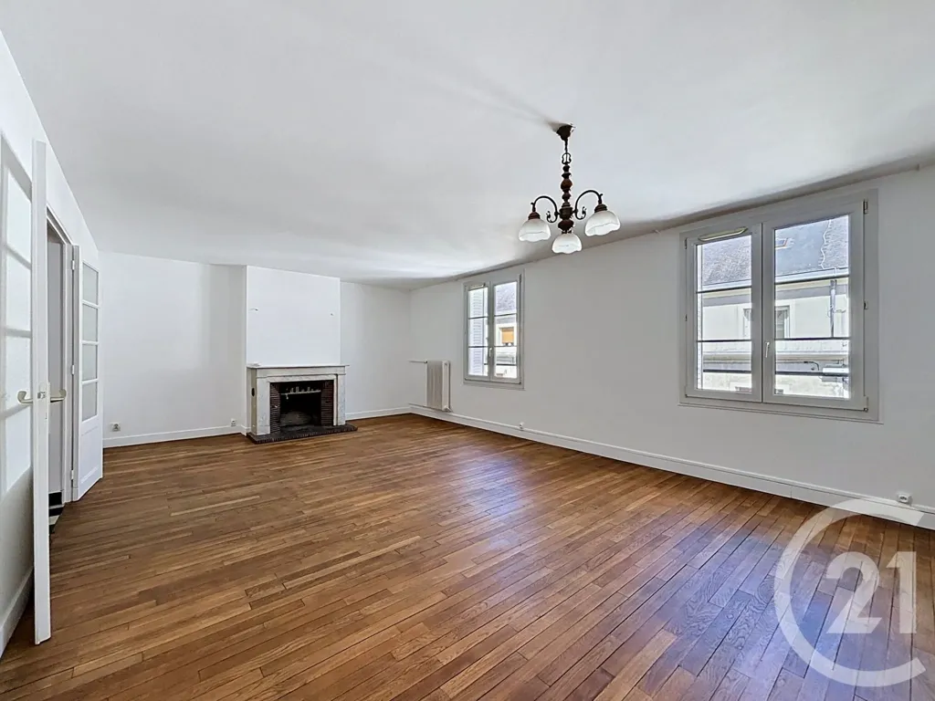 Séjour - Appartement F5 avec Vue sur Basilique à Tours