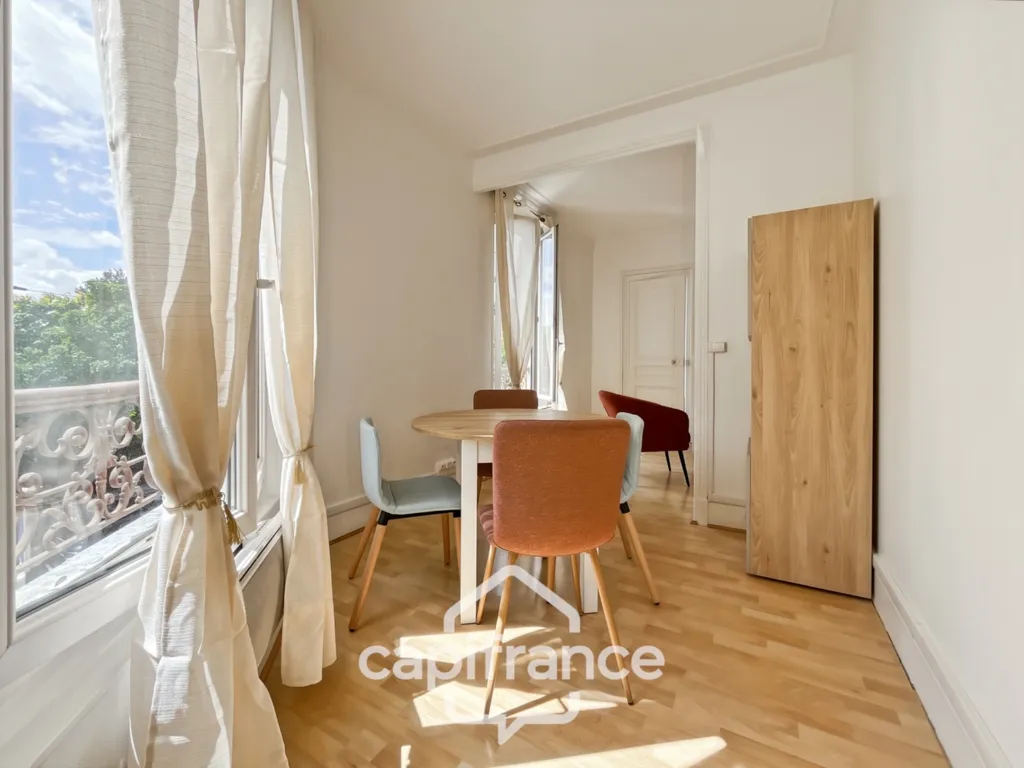 Salle à manger - Appartement Meublé 2 Pièces, Avenue Victor Hugo, Saint-Maur-des-Fossés