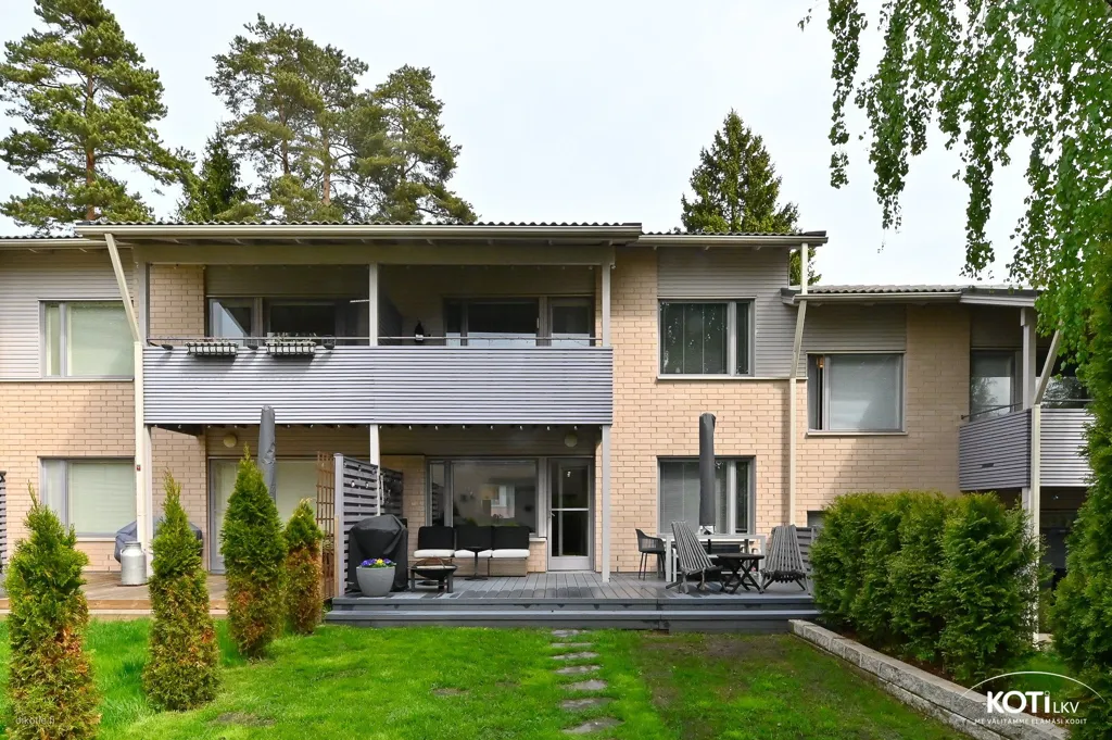 Garden - Renovated Apartment with Balcony in Soukka