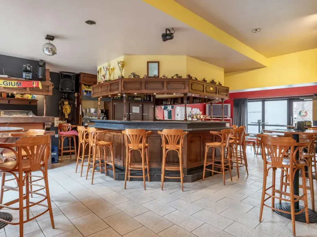 Toad - Restaurant in Village Centre, Rutten
