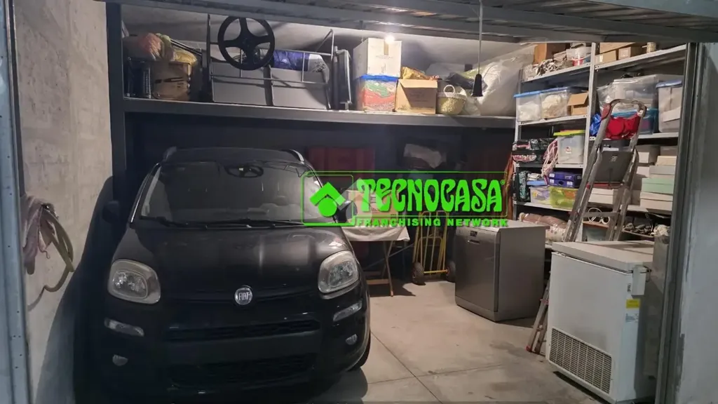 Garage - Appartamento con giardino privato a Mercogliano