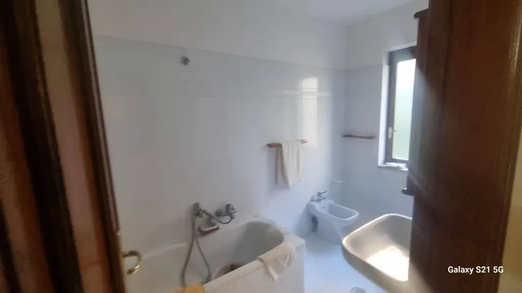 Salles de bain - Spacious Apartment with Panoramic View in Chiusano Di San Domenico
