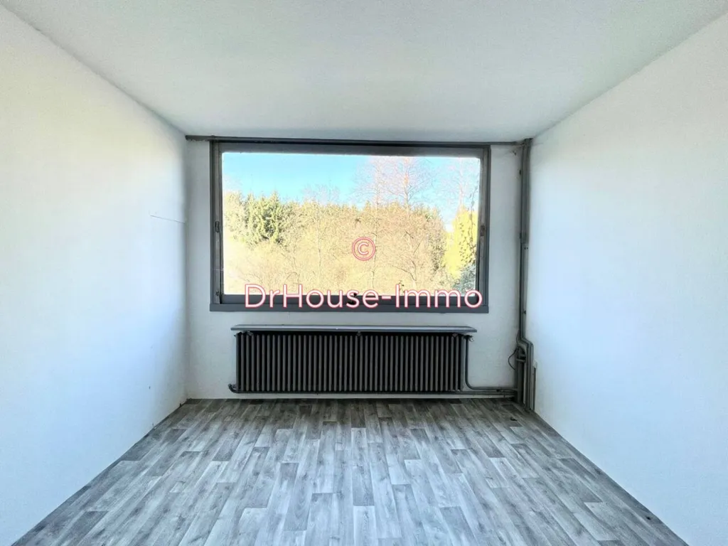 Toad - Commercial Space with Garden Access in Darney