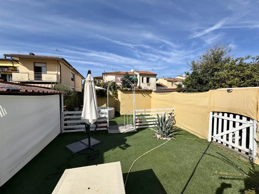 Garden - Terraced Villa with Lake View in Viareggio