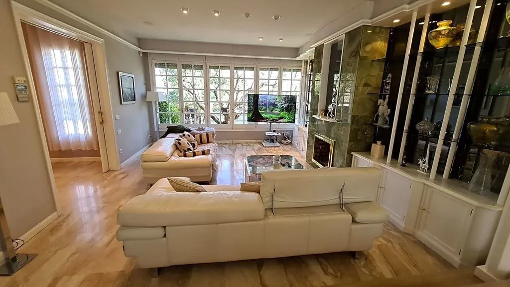 Elutuba - Luxury Villa with Garden in Castelldefels