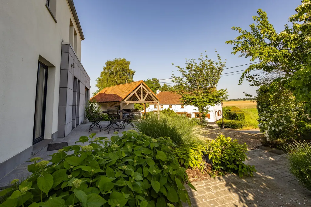 Aed - 4-Bed House with Pool & Solar Panels in Chaumont