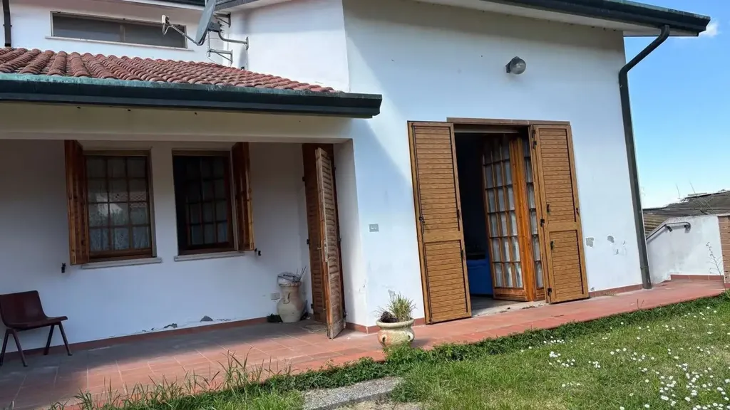 Exterior - Bifamiliar Villa with Private Garden in Formignana