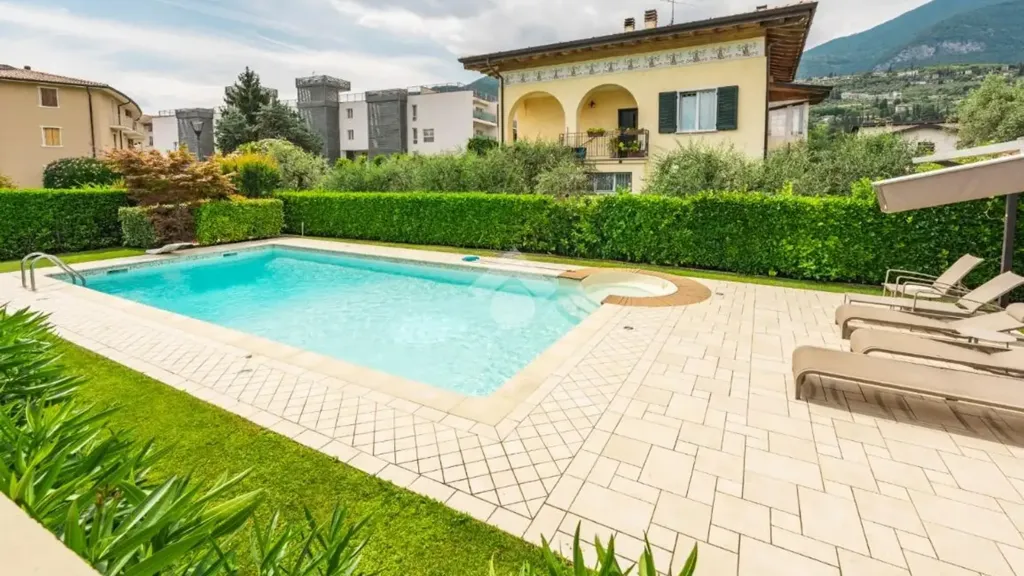 Bassein - Villa with Pool near Lake Garda