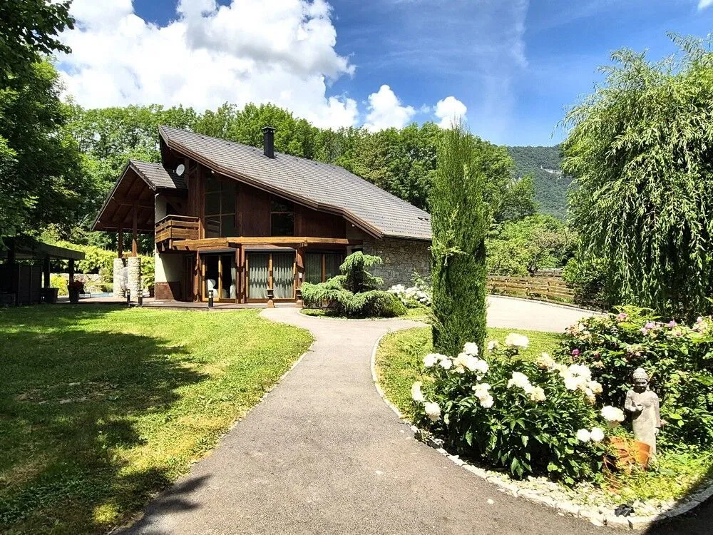 Välivaade - Luxury Property with Pool near Albertville