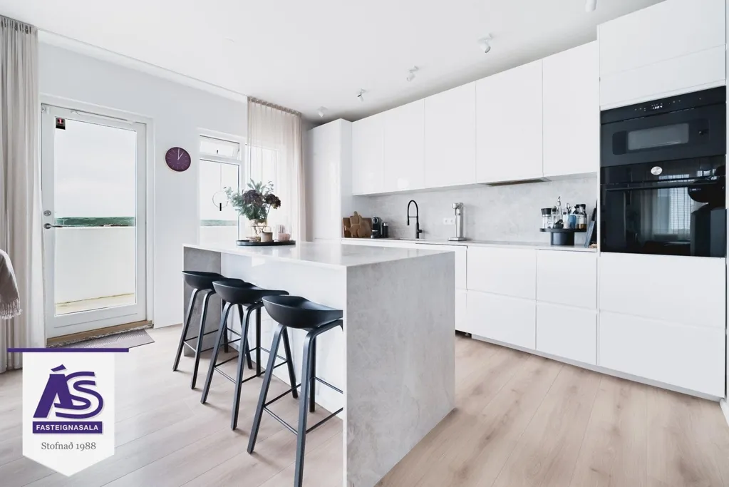 Cucina - Newly Built Duplex with Garden in Skarðshlíð
