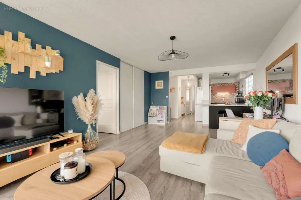 Séjour - Appartement T3 avec Vue Panoramique et Terrasse à Haut Guilhemery