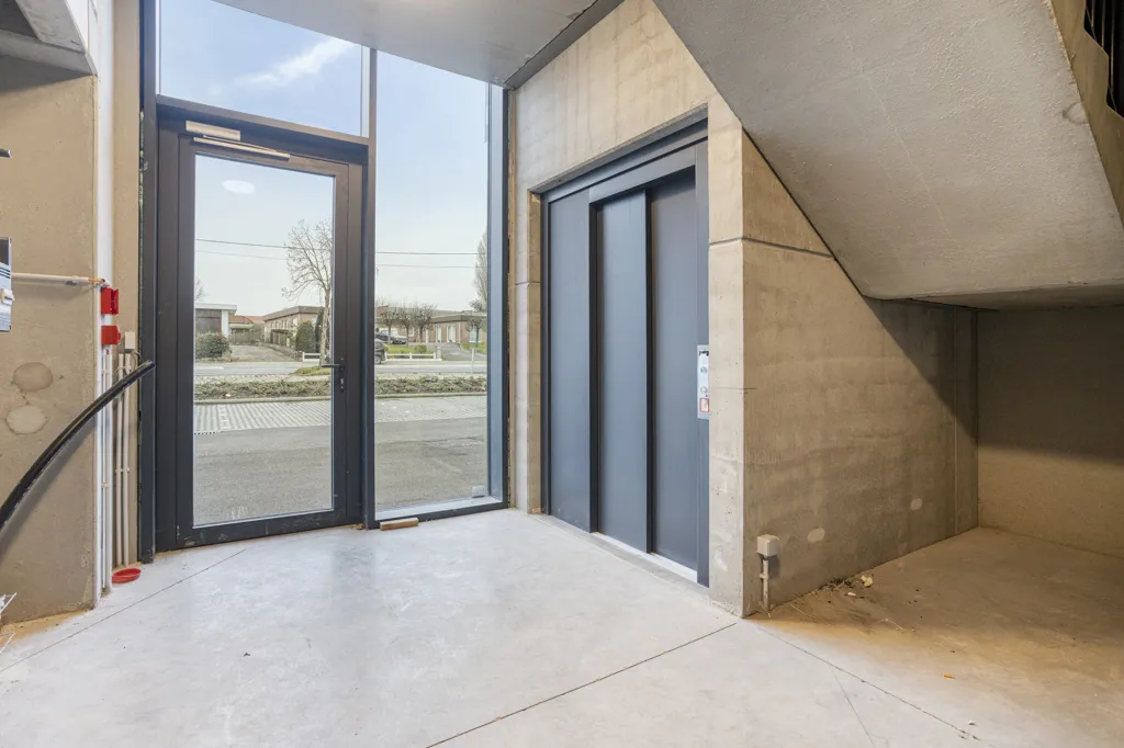 Entrée - Nouveau Bâtiment de Bureau avec Beaucoup de Luminosité à Hooglede - Gits