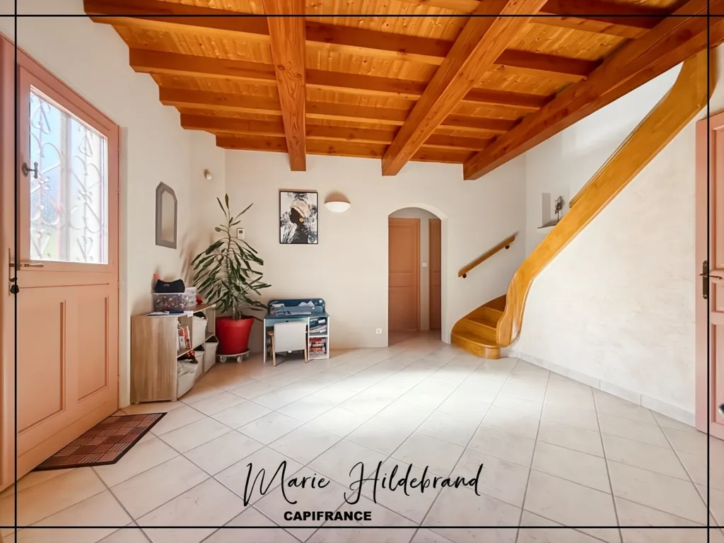 Living Room - Spacious Property with Valley View near Valence d'Agen