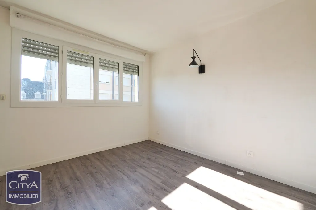 Toad - Renovated Flat with Balcony in Rue Albert 1er