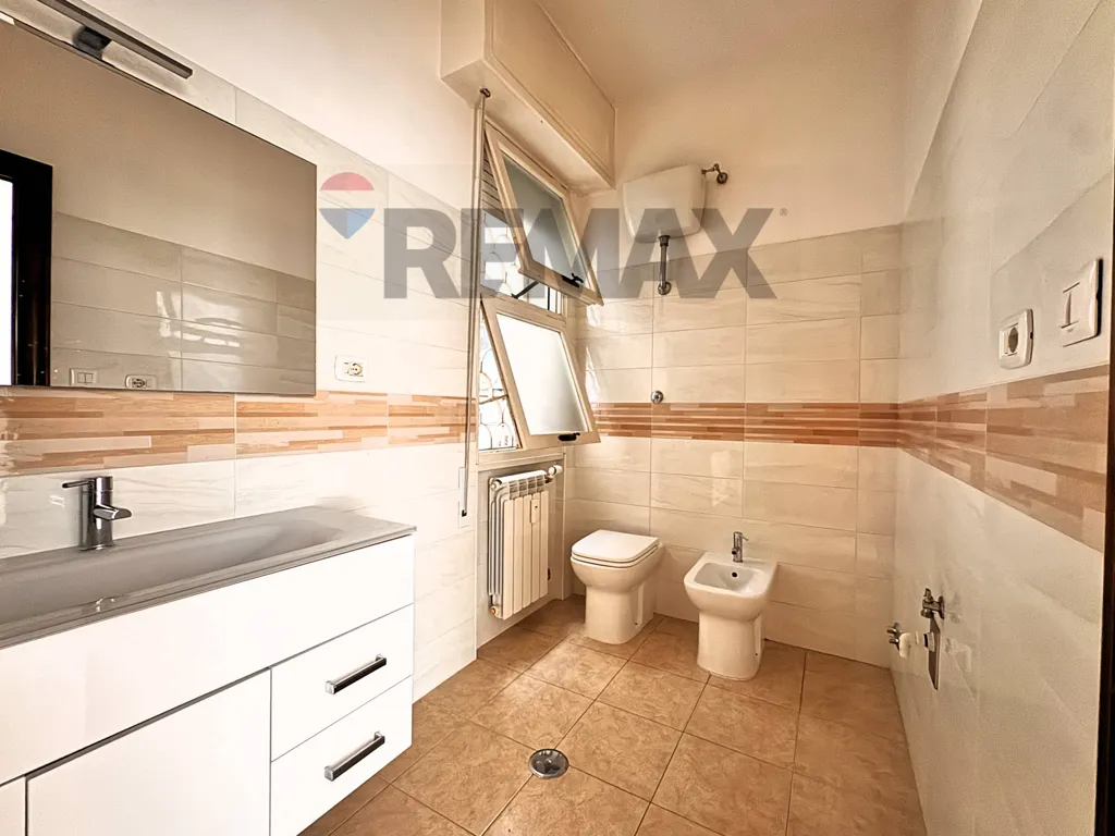 Bagni - Spacious Apartment with Parking in Ostia Ponente