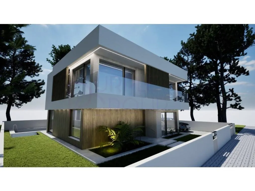 Luxury House with Pool Option in Aroeira, Almada