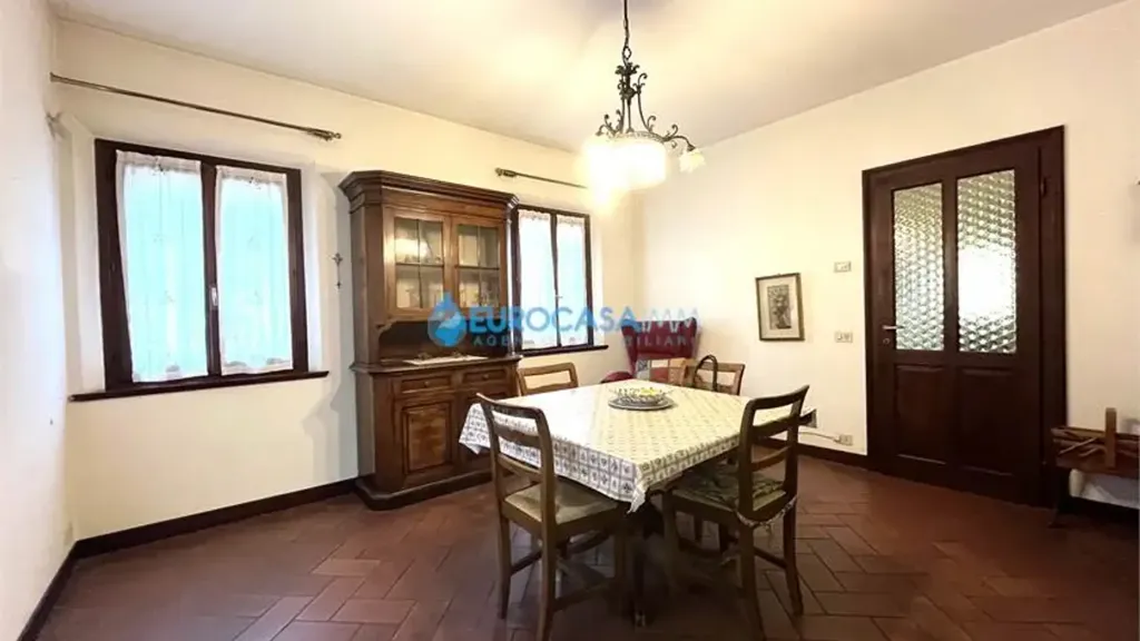 Dining Room - Villa with Private Garden in Rolo Historic Centre