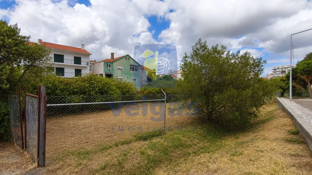 Giardino - Urban Land with Development Potential in Alverca
