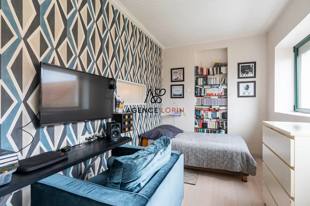 Bedrooms - 5-Bedroom House with Garden in Chatou