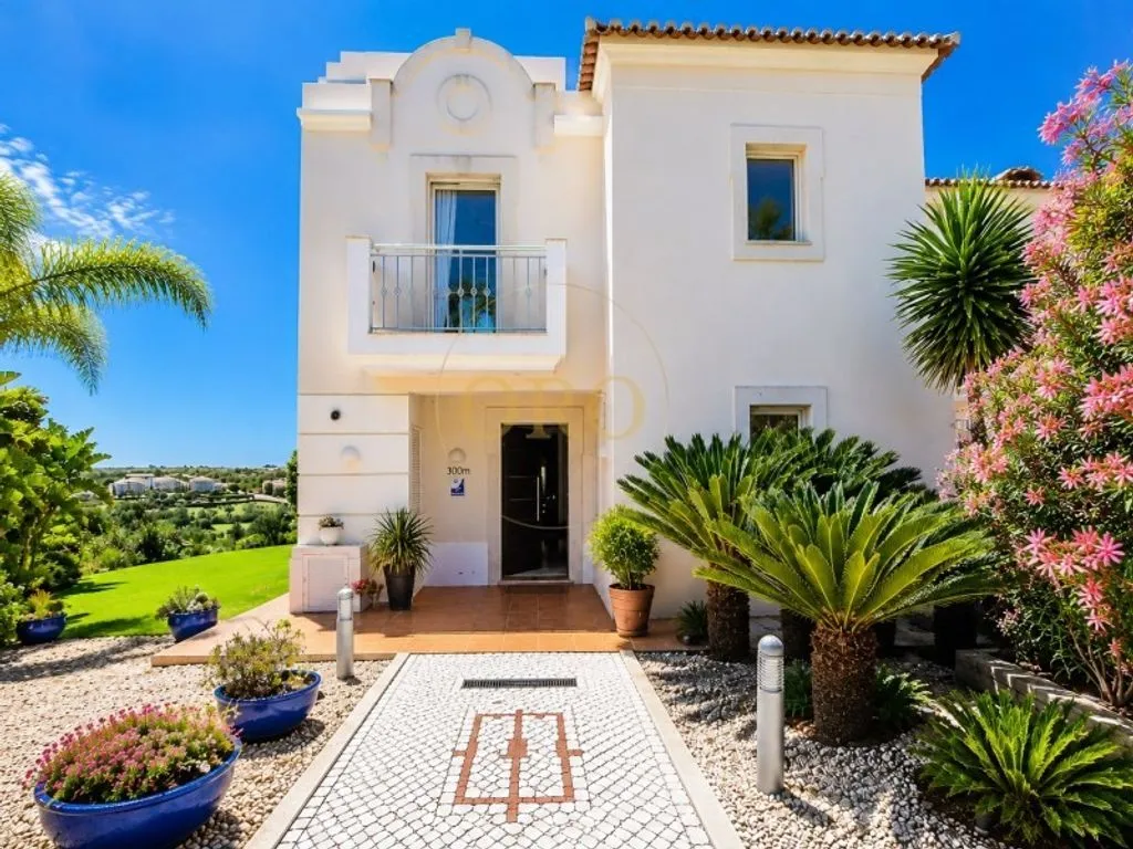 Välivaade - Luxury Villa with Golf Views in Lagoa