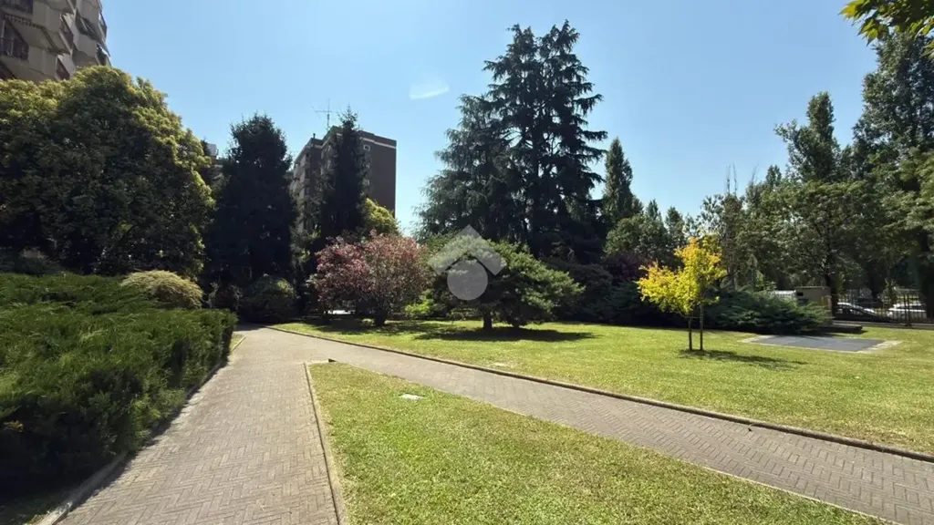 Jardin - Apartment with Balcony in Niguarda, Milan