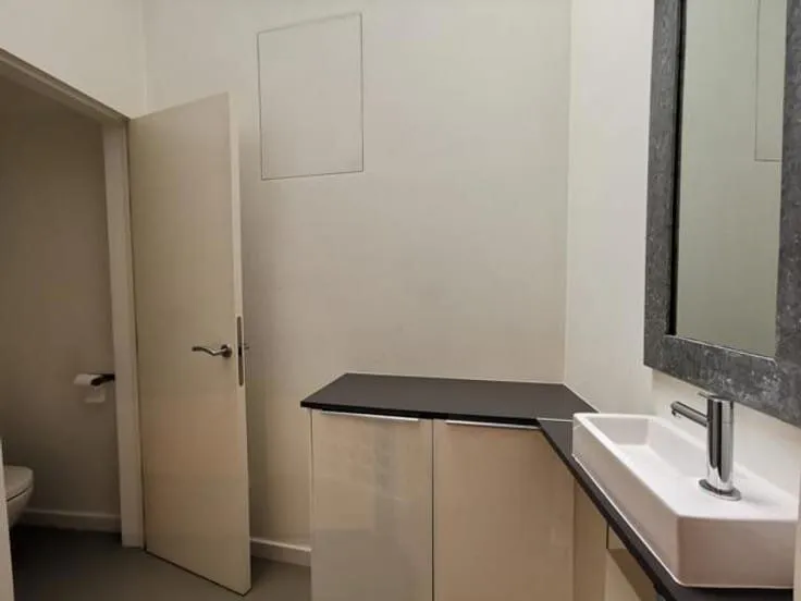 Salles de bain - Maison Mitoyenne avec Cuisine Équipée au Centre de Mons