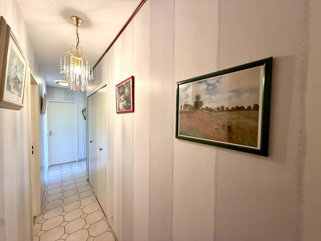 Esik - Apartment with Balconies near RER B in Sevran