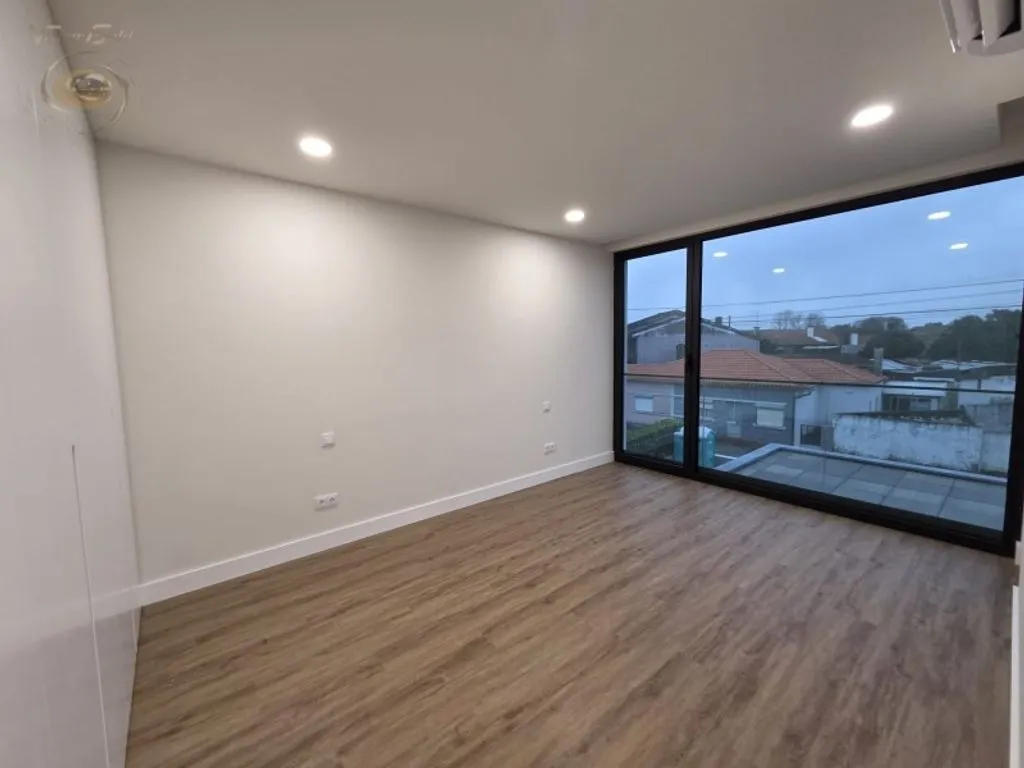 Pièces - Luxury Semidetached House with Garden in Aradas