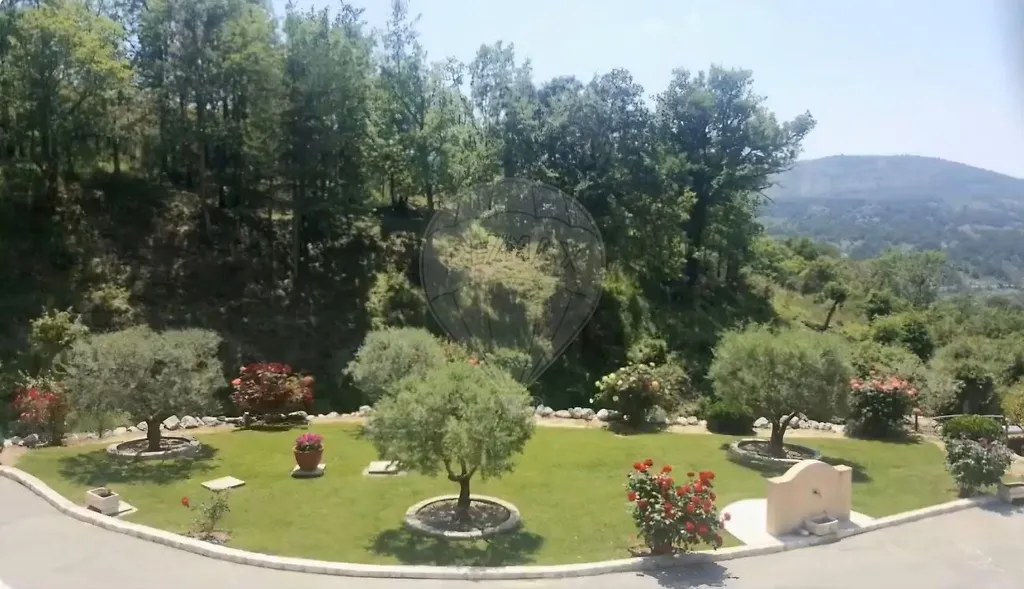 Jardin - Maison avec Vues Panoramiques à Coursegoules