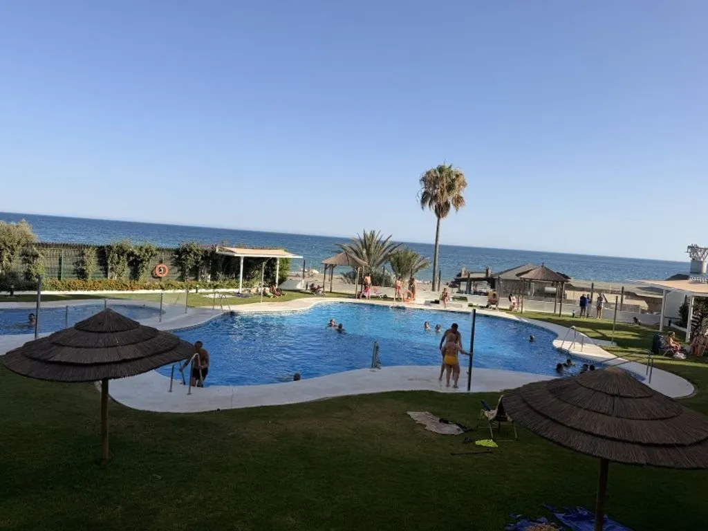 Bassein - Luxury Flat with Seafront Views in Marbella