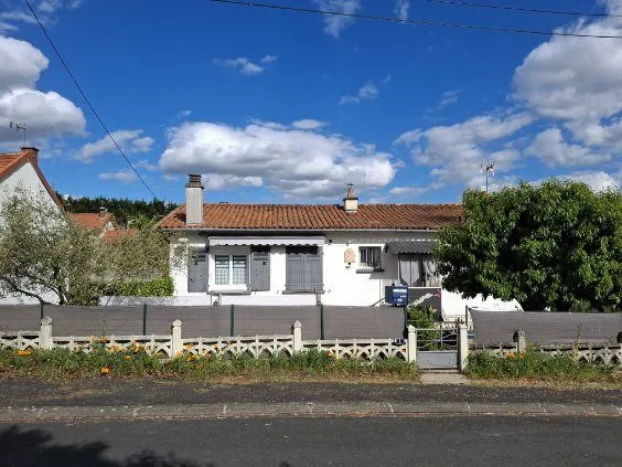 Esterno - 1963 Stone House with Balcony in Civray