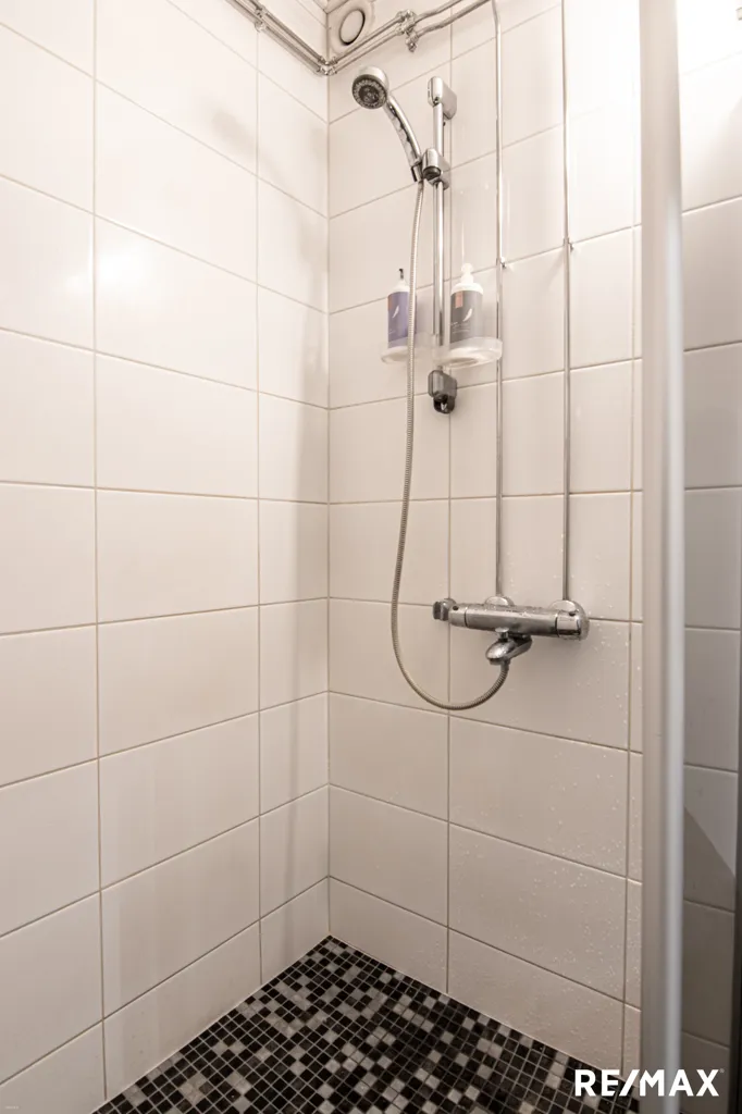 Salles de bain - Renovated Flat with Glazed Balcony in Nättinummi