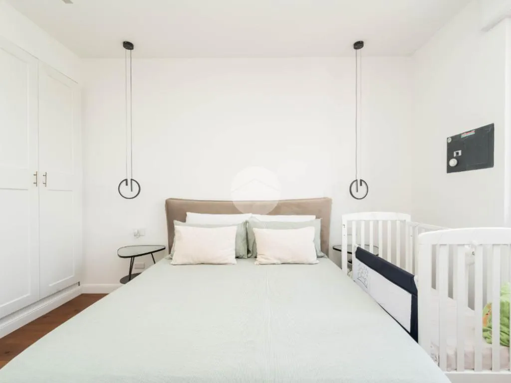 Chambres - Fully Furnished Triplex with Balcony in Pero