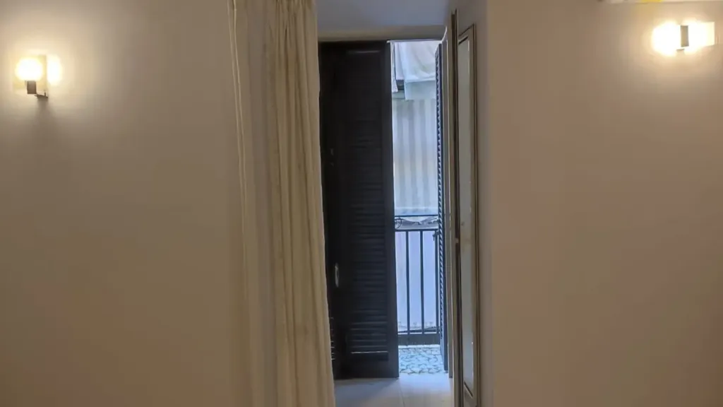 hallway_entrance