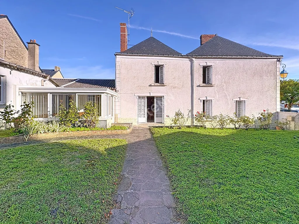 Aed - Charming Townhouse with Terrace in Belligné