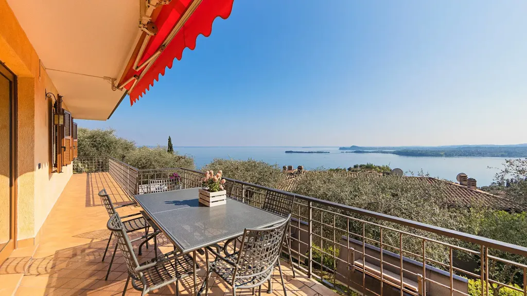 Terrasse - Villa with Private Garden and Pool in Gardone Riviera