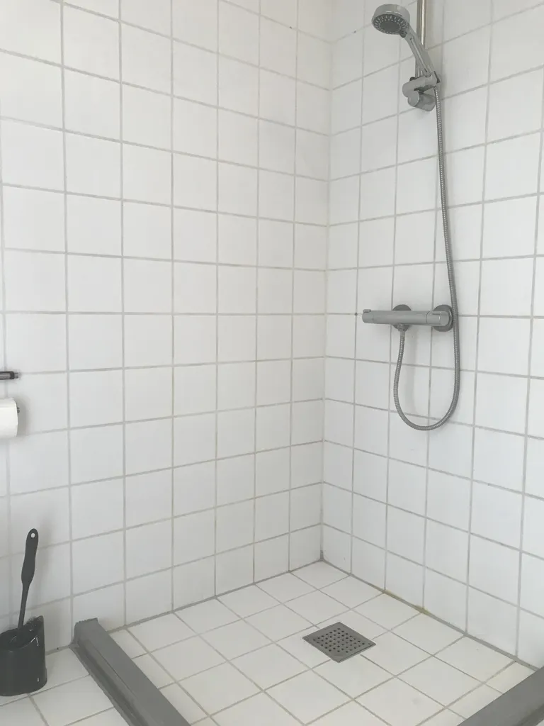 Salles de bain - Two-Storey Terraced House with Balcony in Ringsted