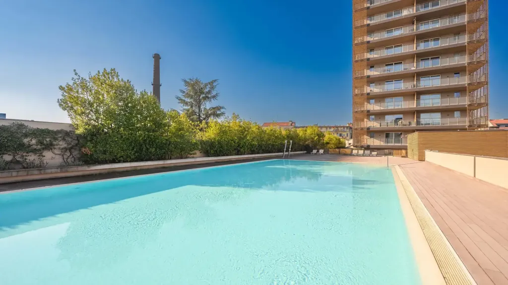Piscine - Apartment with City View and Pool in Milan