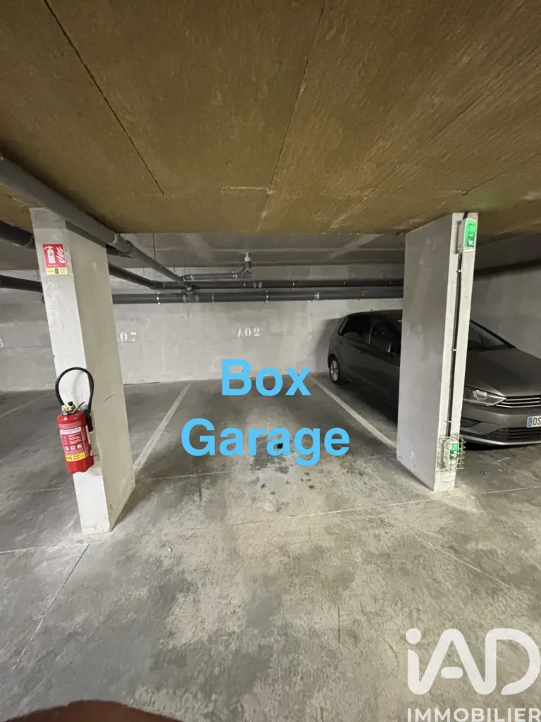 Garage - Appartement avec Jardin et Garage à Lyon-8e