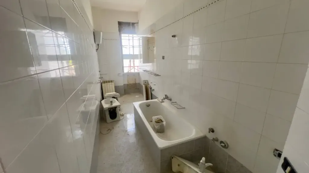 Vannitoad - Rearranged Apartment with Balcony in Fabriano