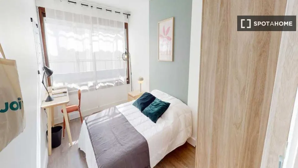 Camere da letto - Room in Parisian Shared House