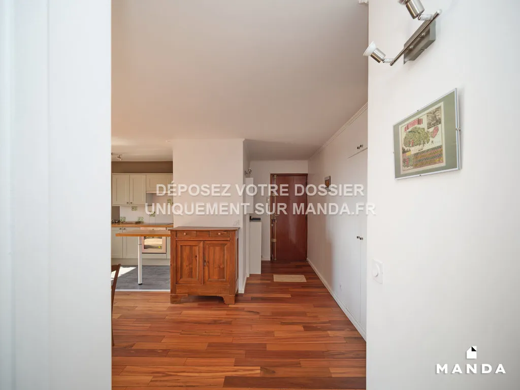 Esik - T4 Flat with Balconies in Villejuif