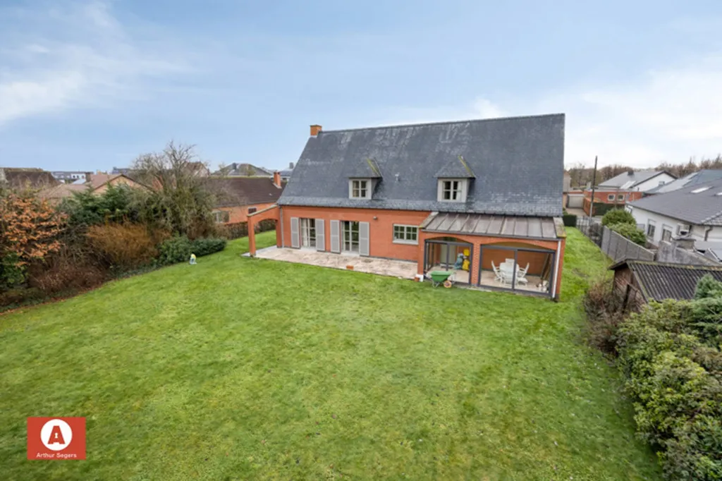 Välivaade - Spacious Villa with South-East View in Opstal